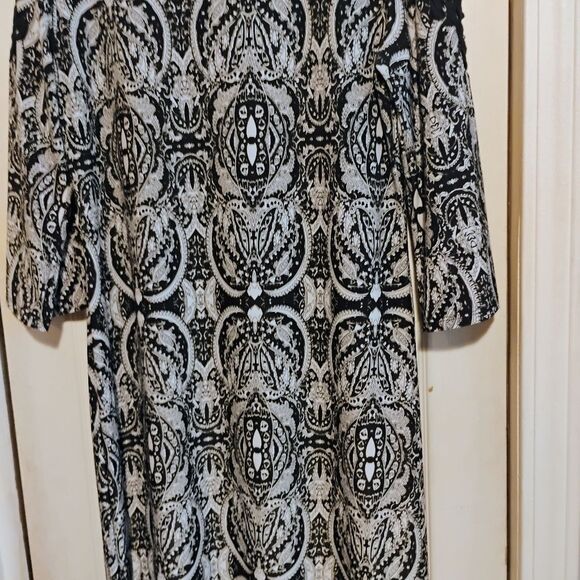 Tacera Black and White Patterned Dress - Picture 15 of 16